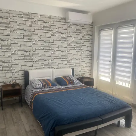 T2 Centre-ville, Equipe, 1 Chambre, 1 A 5 Pers, Climatisation, Balcons, Parking Prive Apartment *