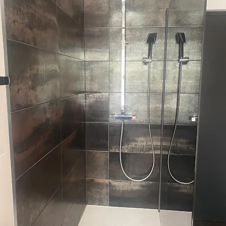 Apartment T2 Centre-ville, Equipe, 1 Chambre, 1 A 5 Pers, Climatisation, Balcons, Parking Prive