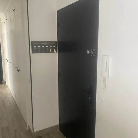 Apartment T2 Centre-ville, Equipe, 1 Chambre, 1 A 5 Pers, Climatisation, Balcons, Parking Prive *
