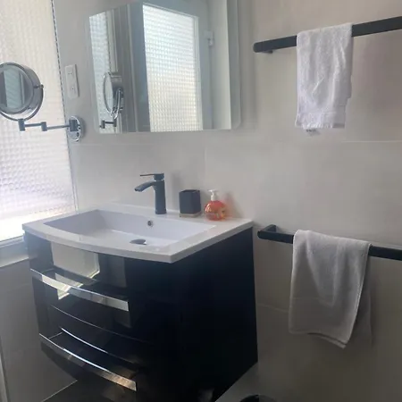 T2 Centre-ville, Equipe, 1 Chambre, 1 A 5 Pers, Climatisation, Balcons, Parking Prive